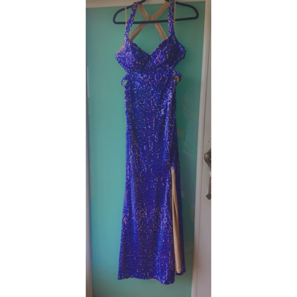 Dress - Picture 1 of 3